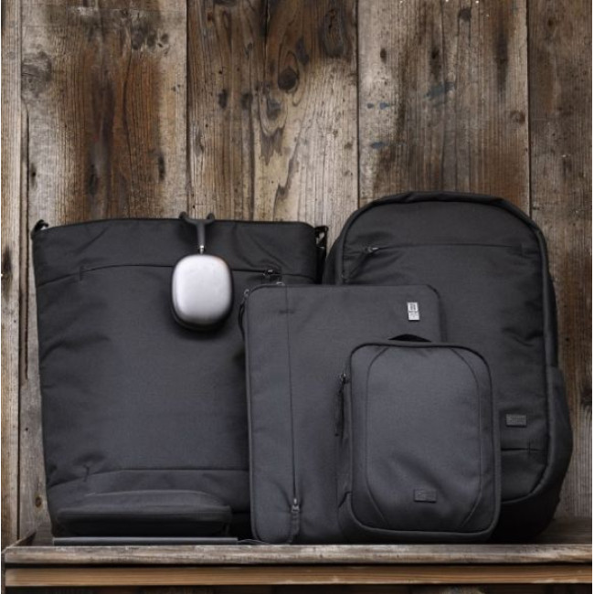 Чохол Case Logic Invigo Eco Accessory Case INVIAC-102 Black