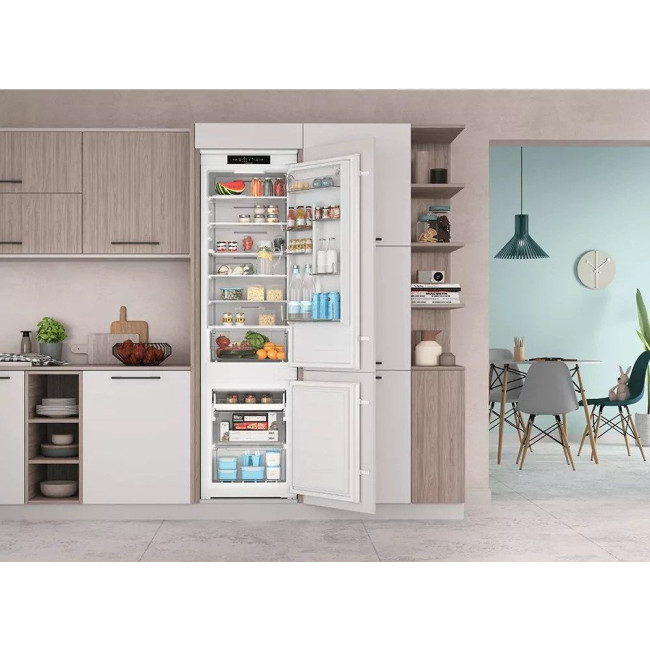 Холодильник Indesit INC20T321EU
