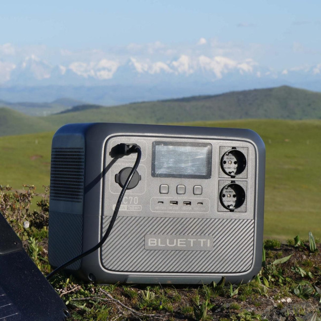 Портативна зарядна станція 1000W AC70 BLUETTI