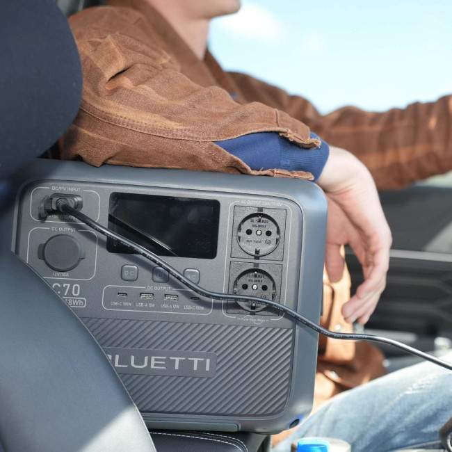 Портативна зарядна станція 1000W AC70 BLUETTI