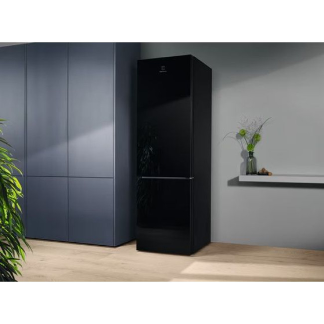 Холодильник Electrolux LNT7ME36K2