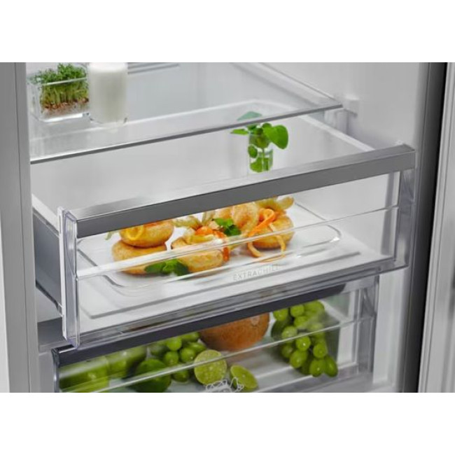 Холодильник Electrolux LNT7ME36K2